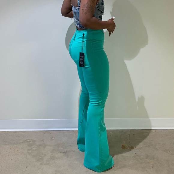 Bellbottom Jeans - Picture 3 of 3